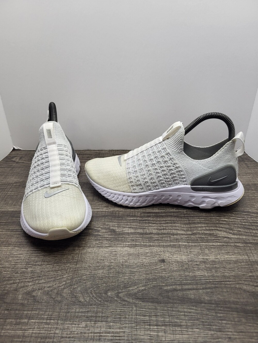 Nike React Phantom Run Flyknit 2 White Gray Running Shoes Sneakers Women's Sz 7
